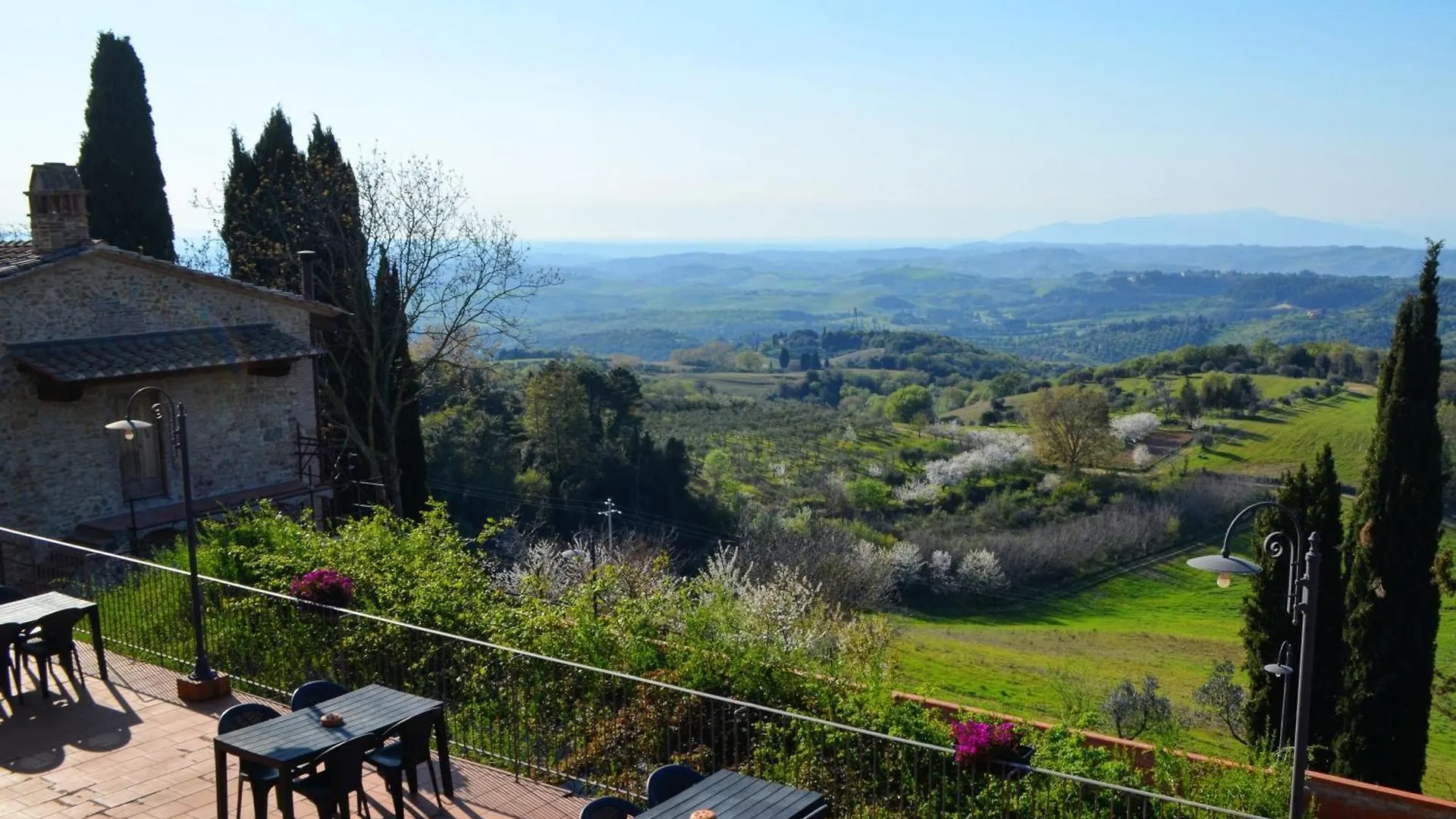 Agriturismo Le Case Di San Vivaldo 蒙塔约内 农家乐
